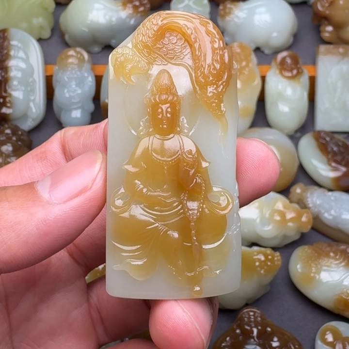 和田玉颈饰未镶嵌喝**肉