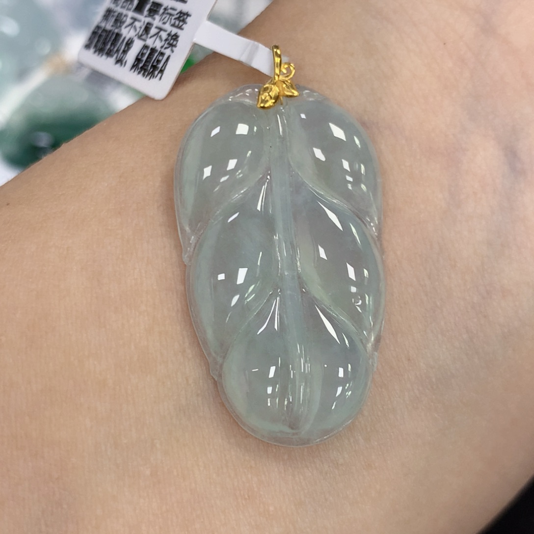 颈饰18K金镶嵌翡翠