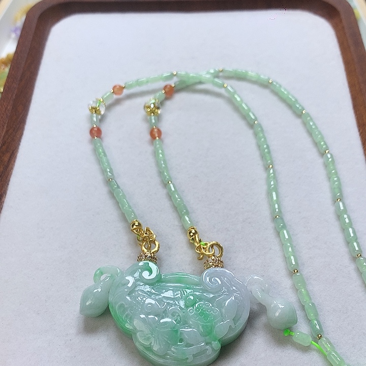 翡翠颈饰未镶嵌吊坠