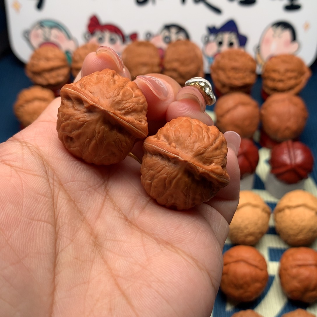 文玩核桃把件瓷娃娃