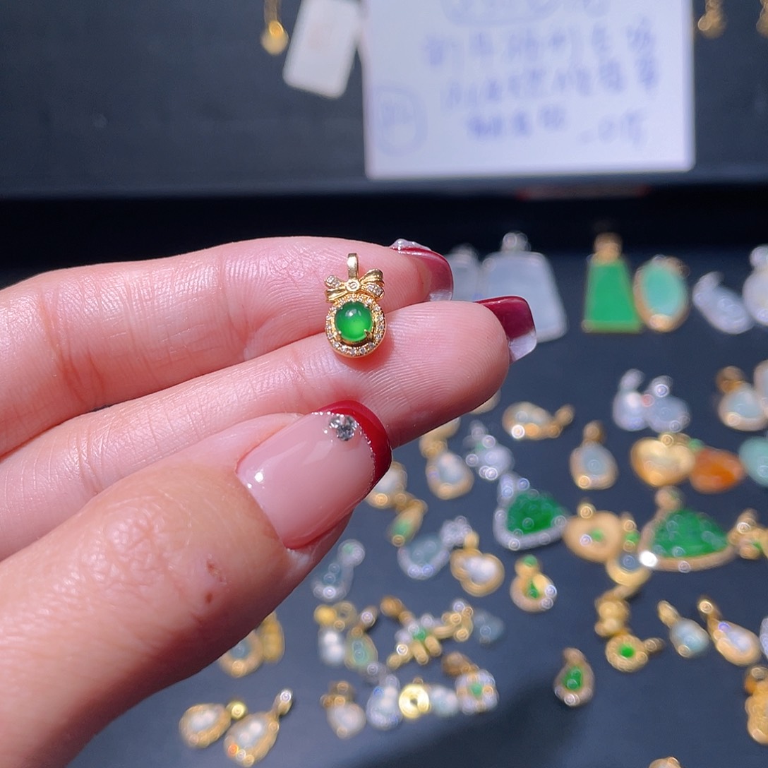 翡翠颈饰18K金镶嵌柠**?吊坠