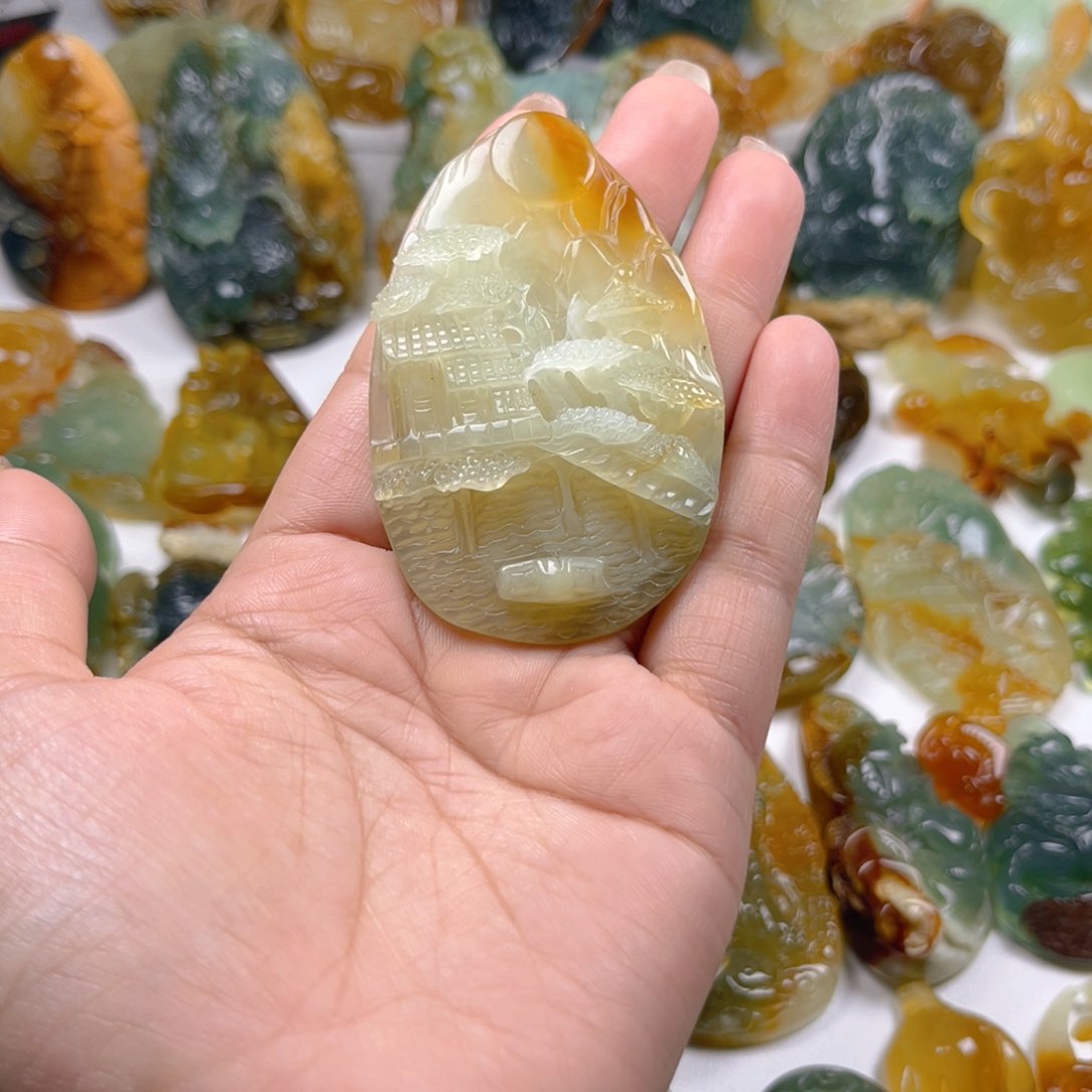 蛇纹石玉未镶嵌颈饰