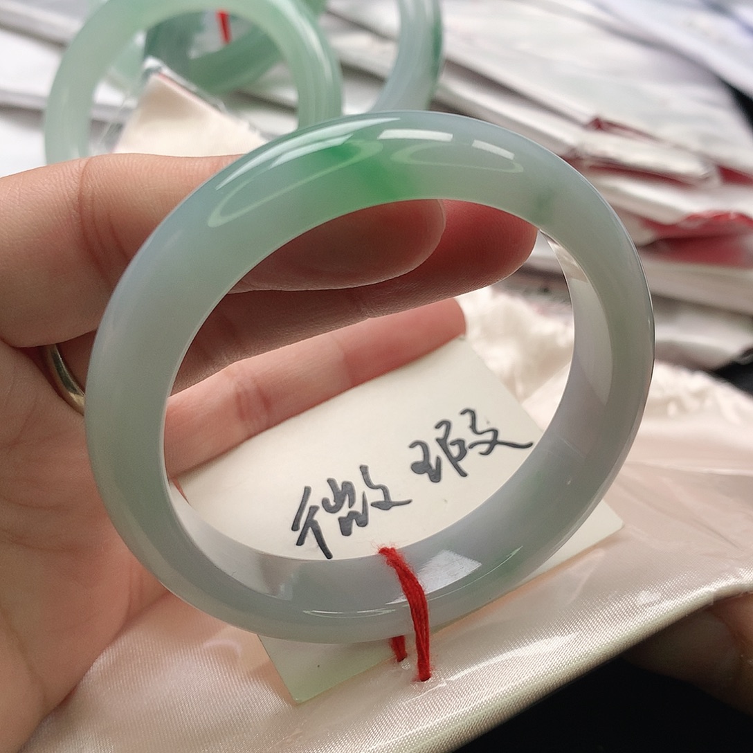 翡翠未镶嵌手镯缅甸52.53