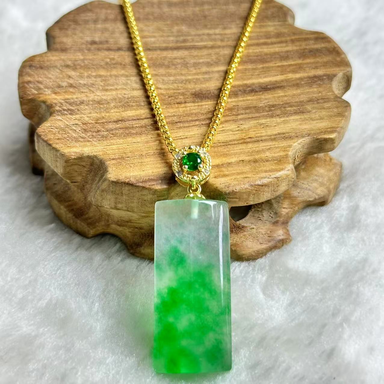 Y典藏品 绿花无事时尚吊坠美观大气美轮美奂尽显魅力