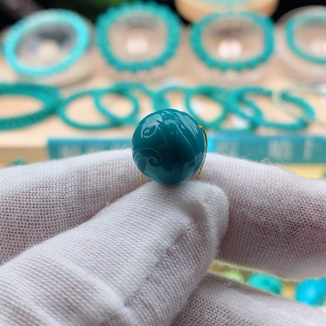 绿松石未镶嵌颈饰