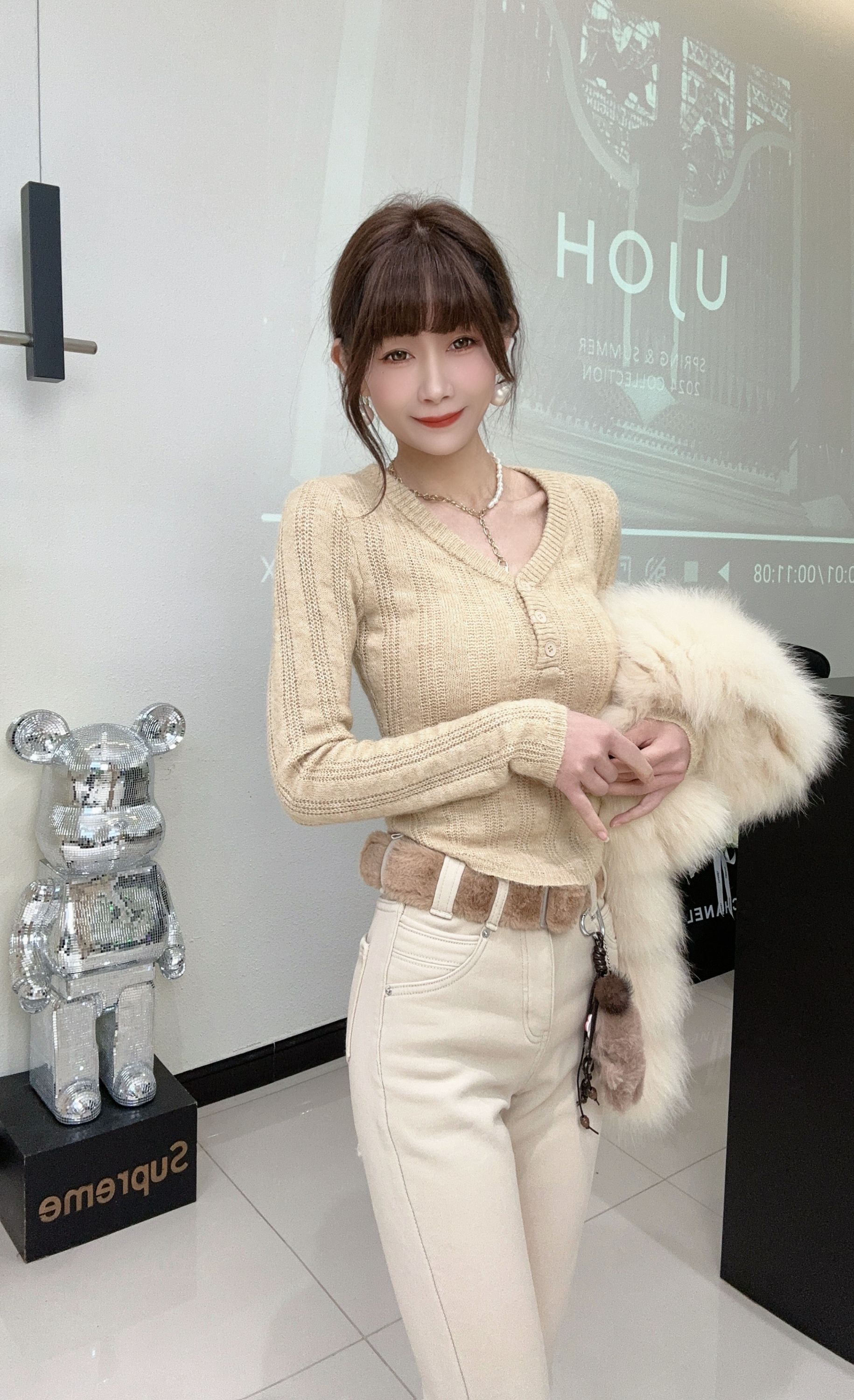 [春歌]糖果色V领半纽扣毛针织衫女2025冬季修身显瘦百搭打底衫