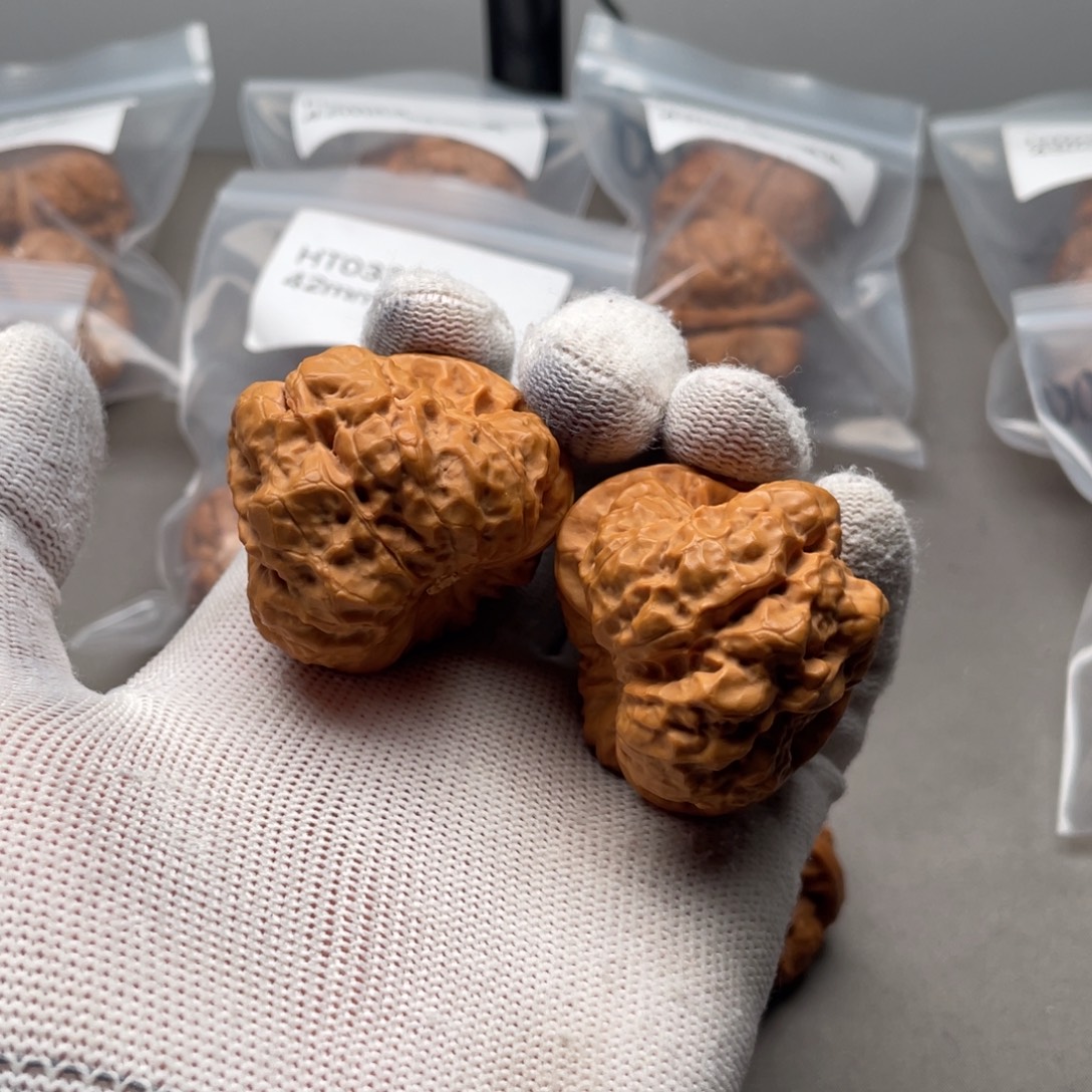 ～***单文玩核桃吊坠蛤蟆头