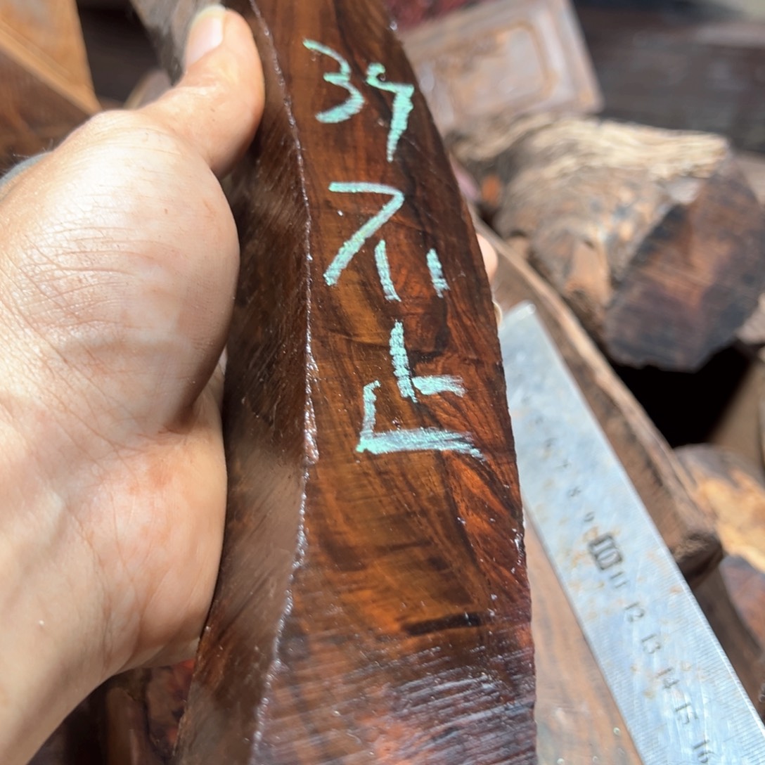 不***止交趾黄檀（大红酸枝）