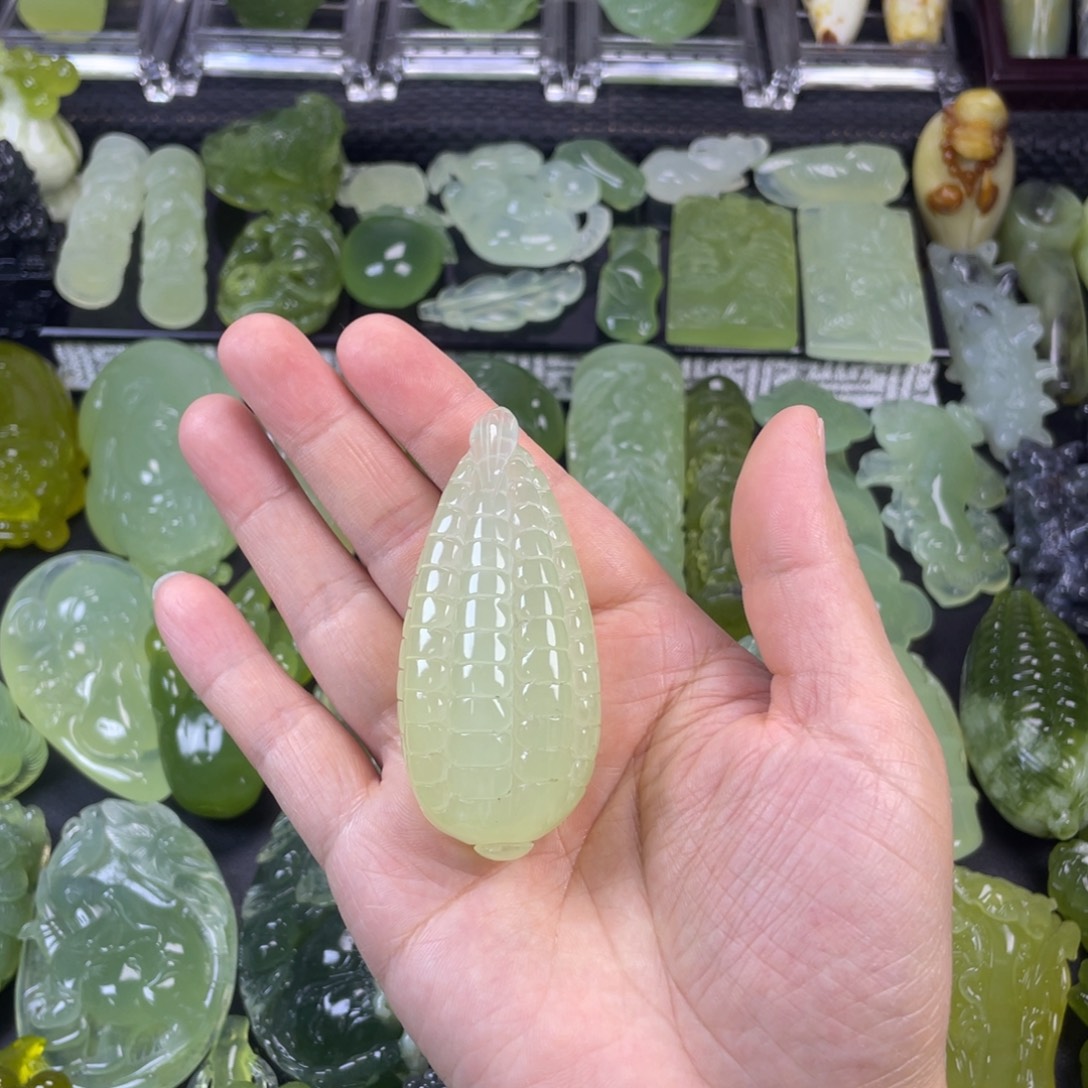 蛇纹石玉未镶嵌珠宝奇石