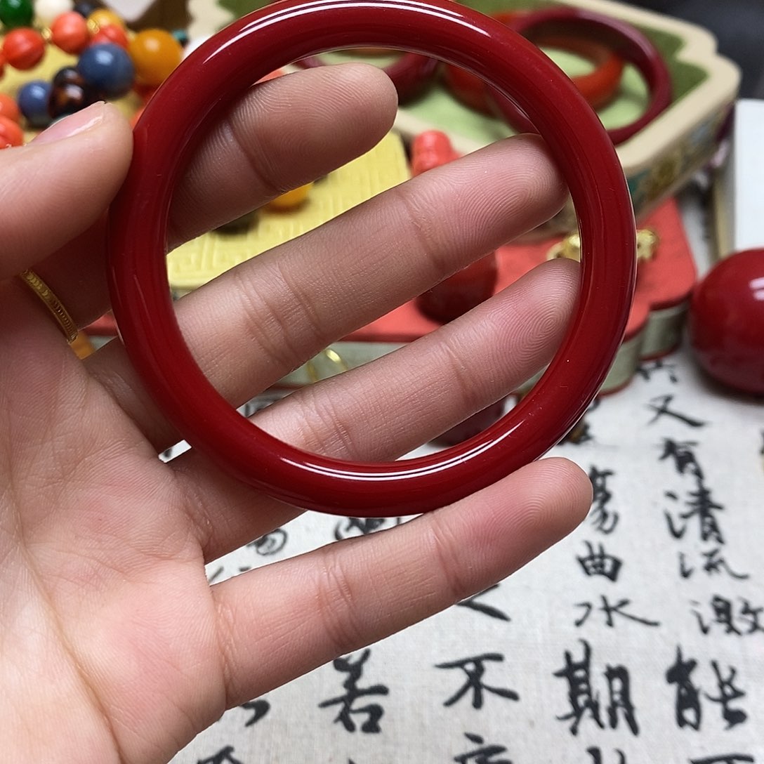 非金属牛血红圆条手镯54圈口