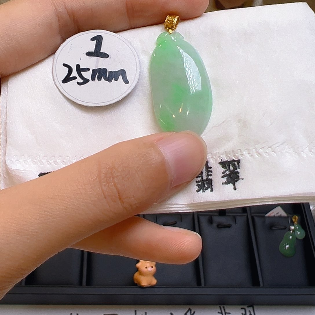 翡翠颈饰18K金镶嵌翡翠