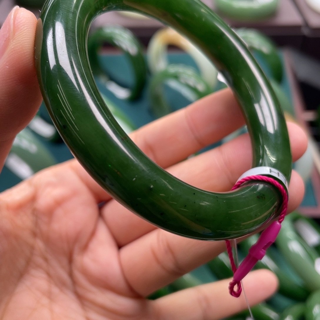 和田玉（碧玉）未镶嵌手镯