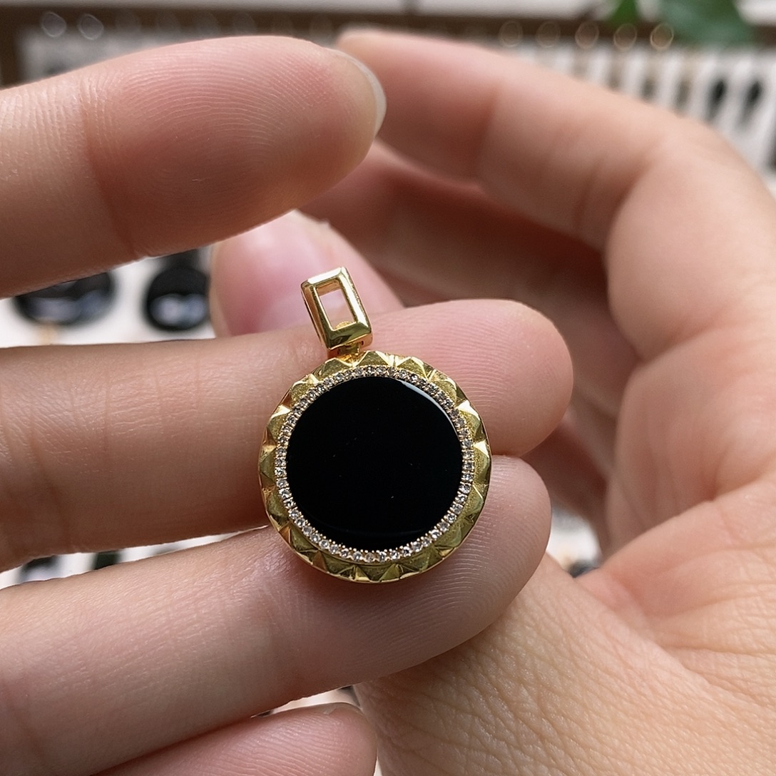 翡翠18K金镶嵌颈饰