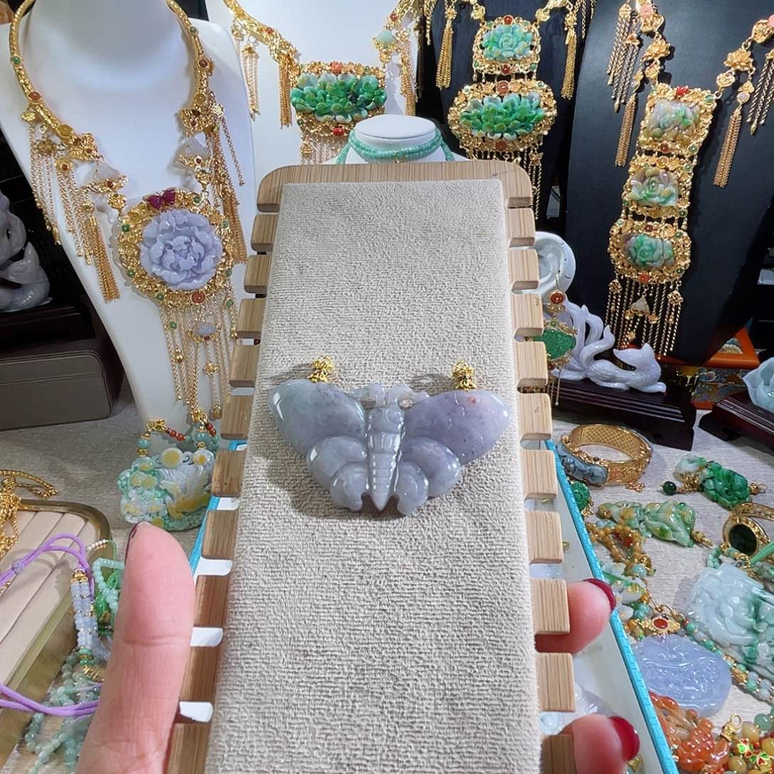 翡翠颈饰未镶嵌翡翠冰紫蝴蝶