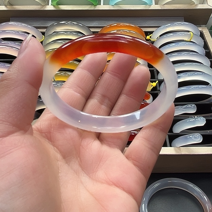 玛瑙/玉髓手镯未镶嵌55