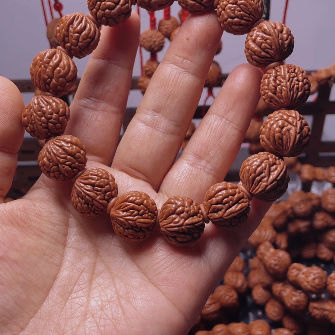 木质类龙纹桃枭手串