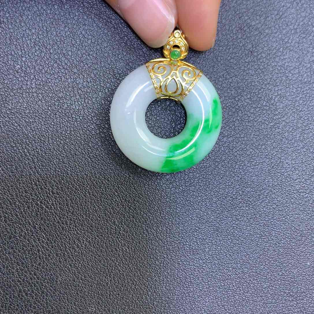 翡翠颈饰18K金镶嵌翡翠