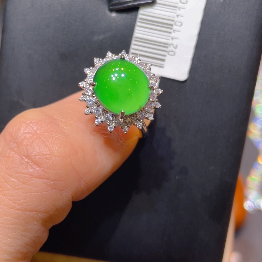 翡翠未镶嵌颈饰戒指