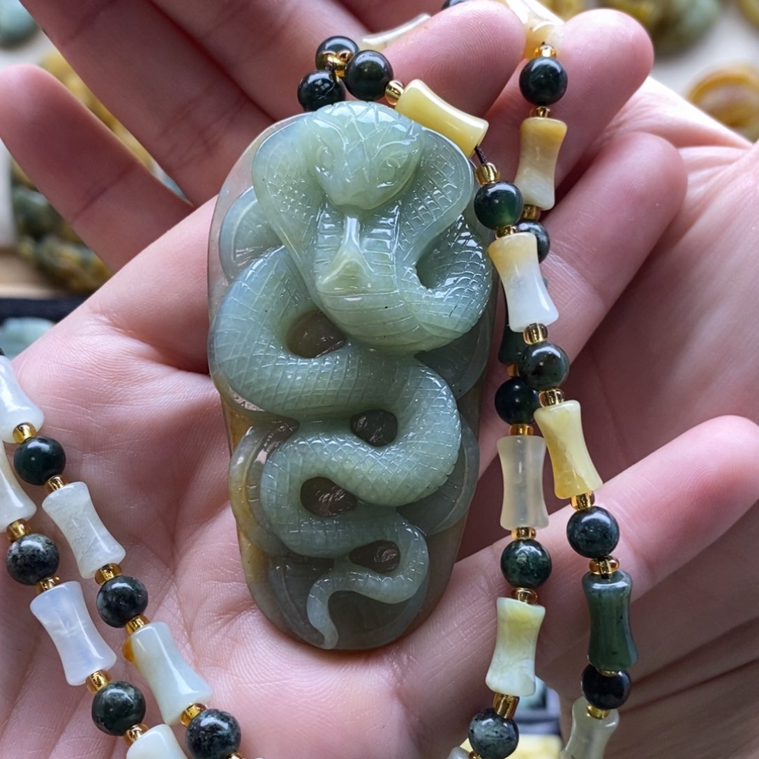 【闪购商品】岫玉颈饰未镶嵌蛇