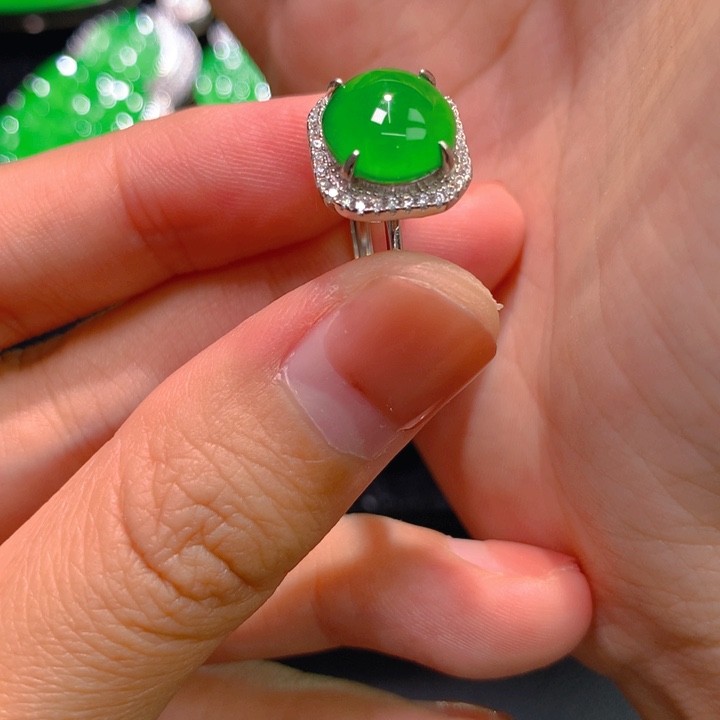 翡翠银S925镶嵌戒指一个