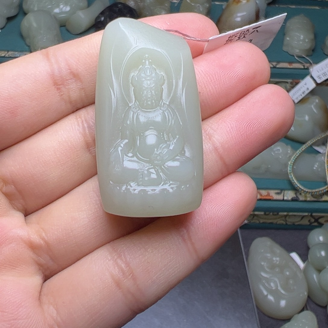 和田玉颈饰未镶嵌云*