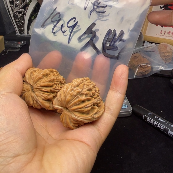 文玩核桃把件久**裳四座楼