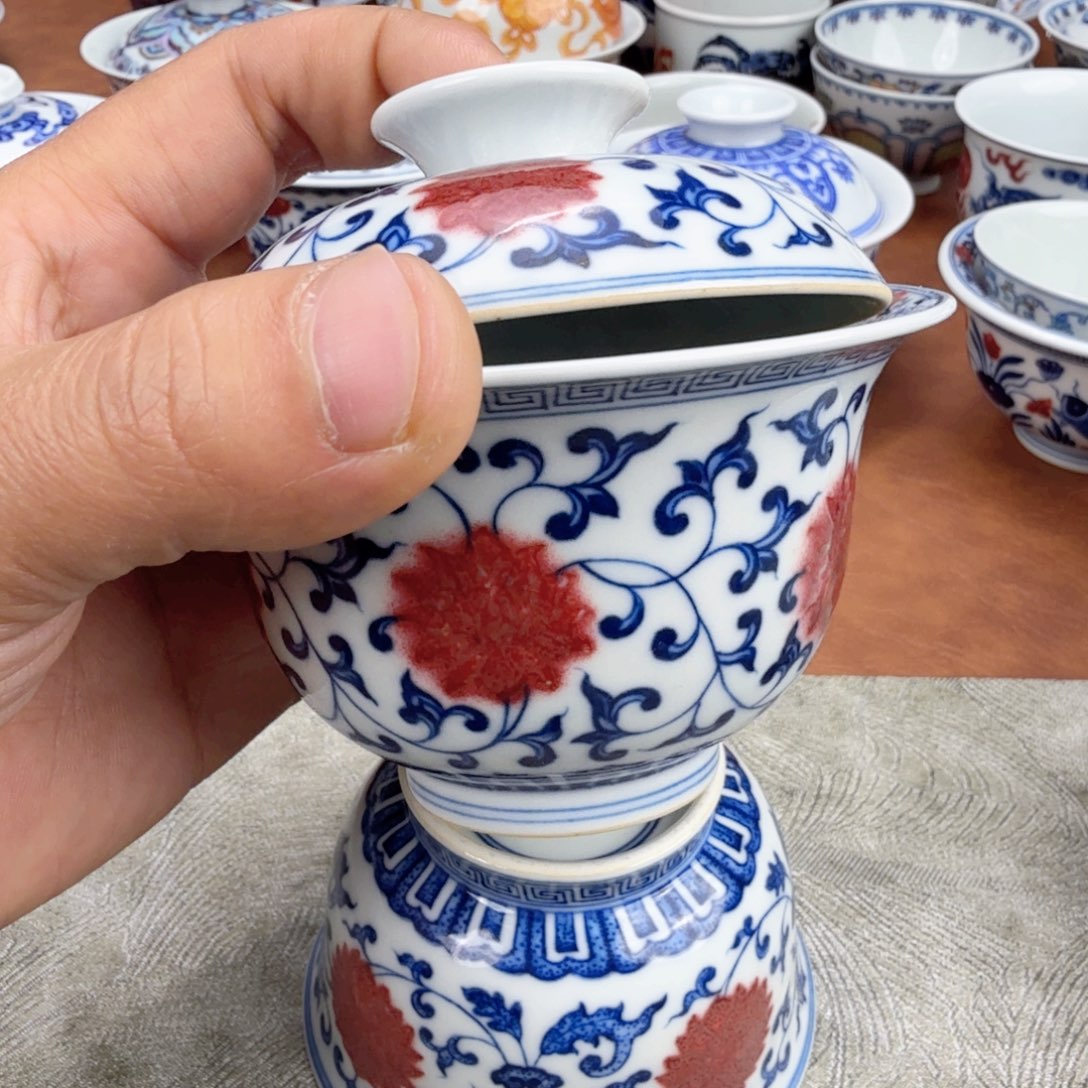 陶摆件青花釉里红盖碗加釉里红单杯