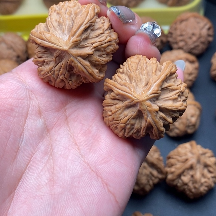 文玩核桃吊坠三棱