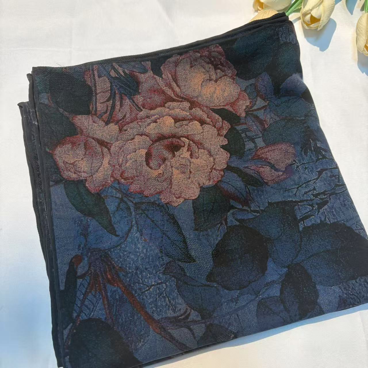 110香云纱苏罗方巾-斌诗蓝莲  106cm丝巾