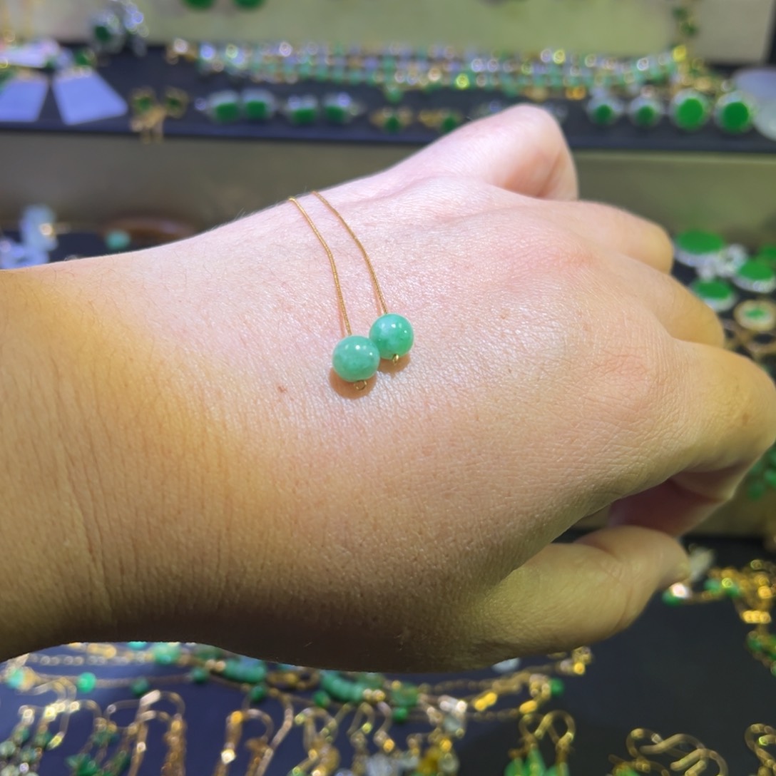 颈饰18K金镶嵌翡翠耳线