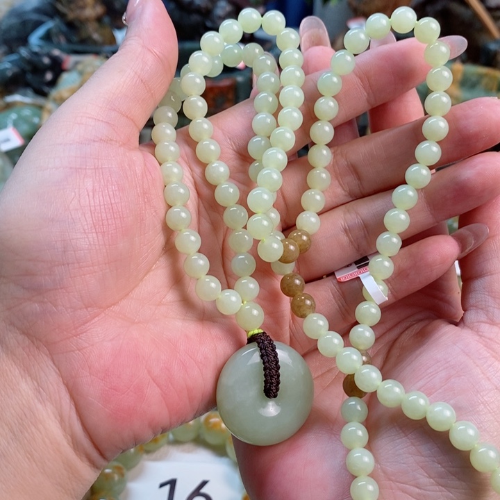 透闪石质玉吊坠未镶嵌