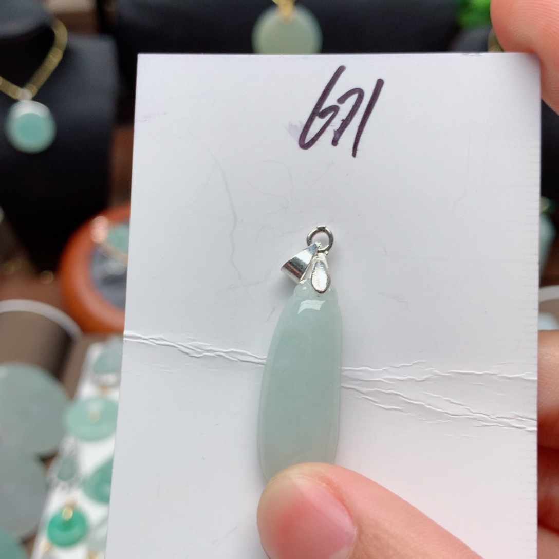 翡翠颈饰合金吊坠