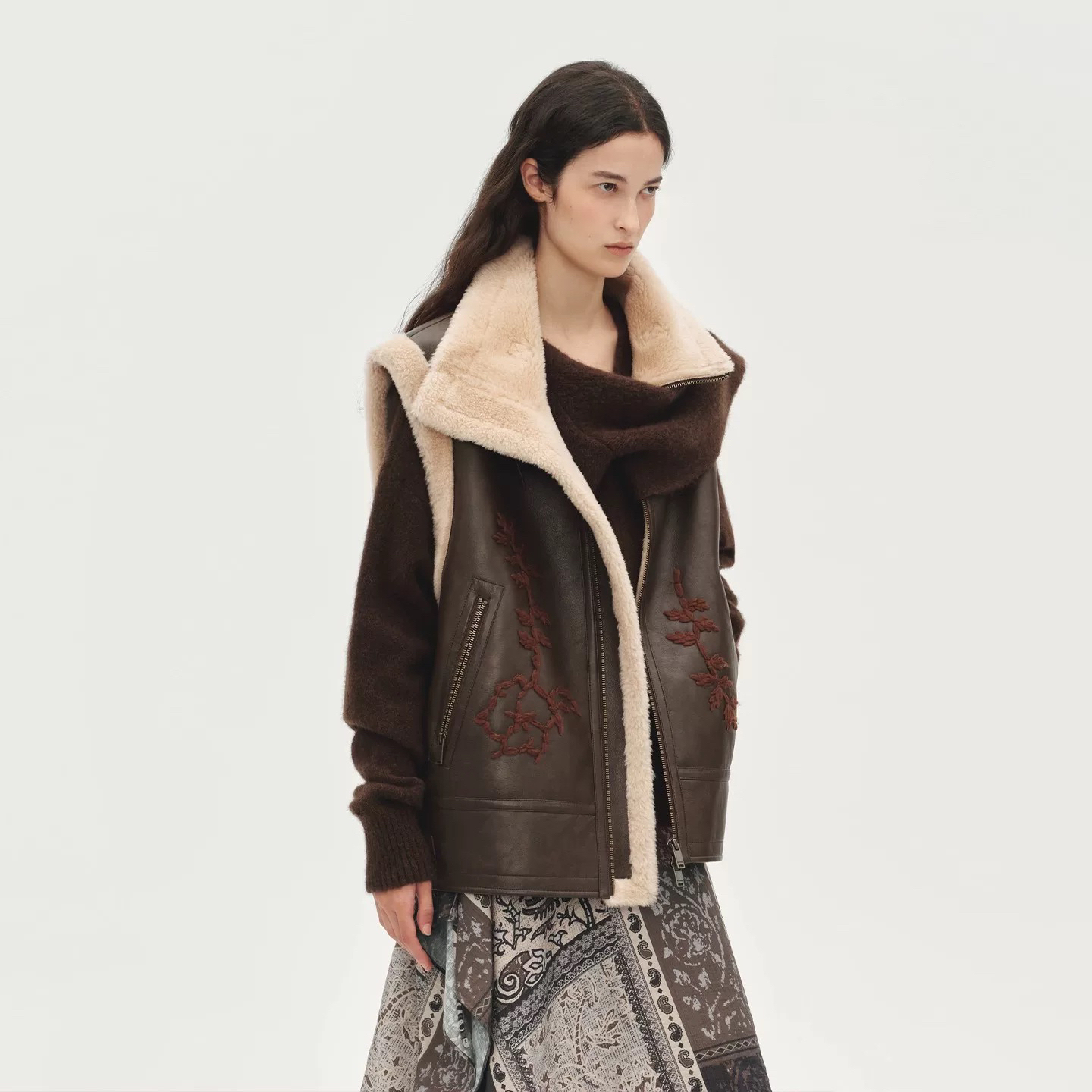 AVVENN简约百搭休闲环保皮复合马甲女款25秋冬新品