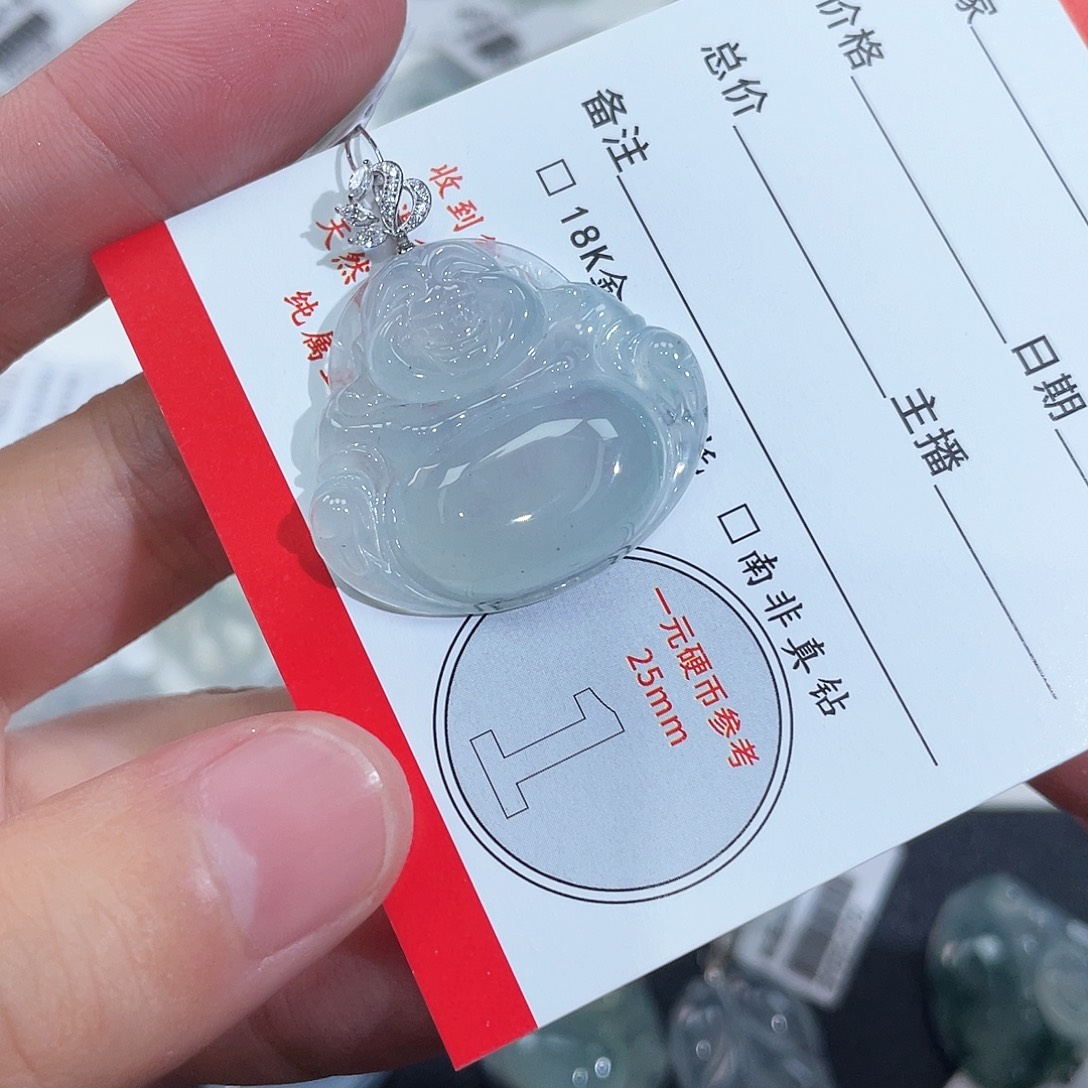 今***气翡翠18K金镶嵌颈饰