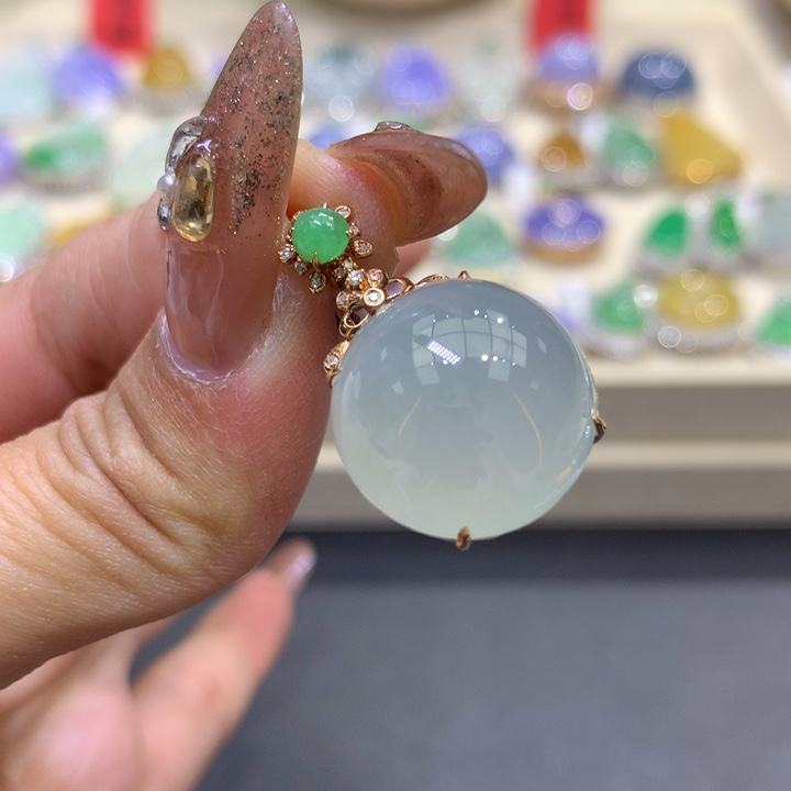 翡翠颈饰18K金镶嵌翡翠