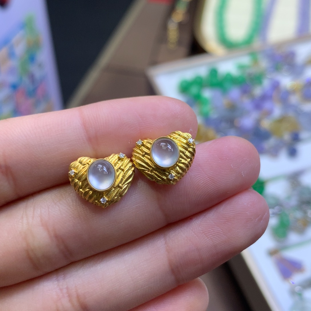 翡翠18K金镶嵌颈饰翡翠