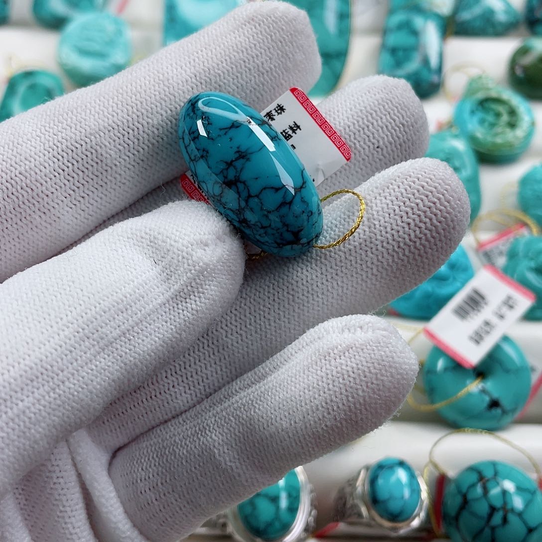 绿松石颈饰未镶嵌