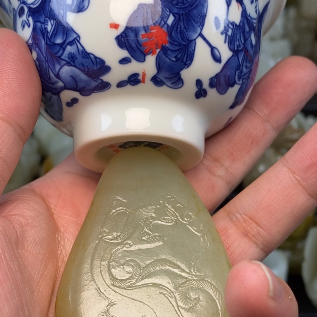 青花瓷随型把件一个