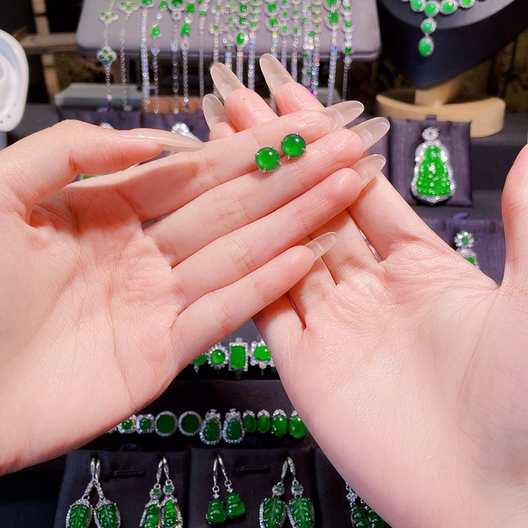 悠***然翡翠银S925镶嵌耳饰耳钉蛋面