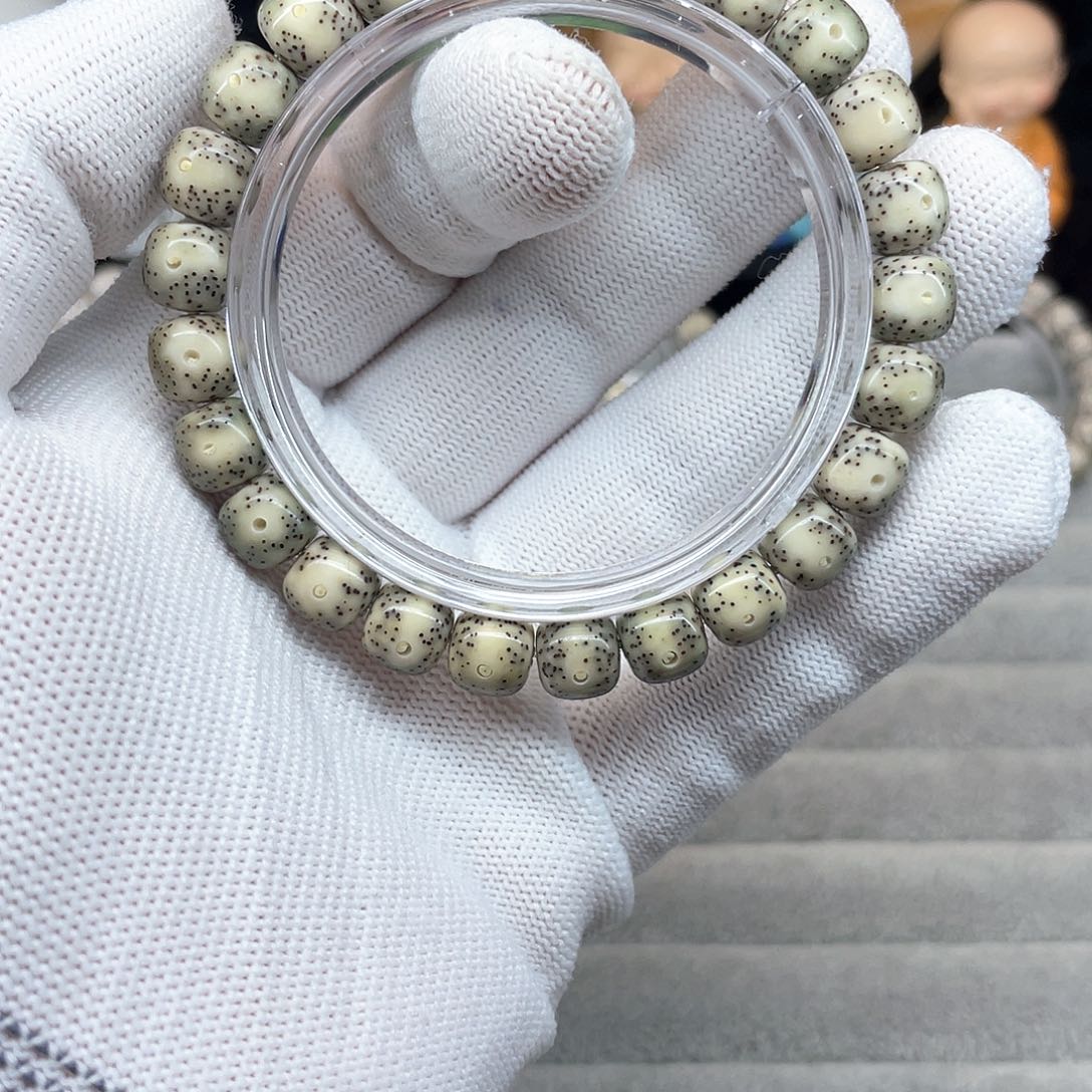 星月菩提手串9/8石玉料同枝果一线天留白