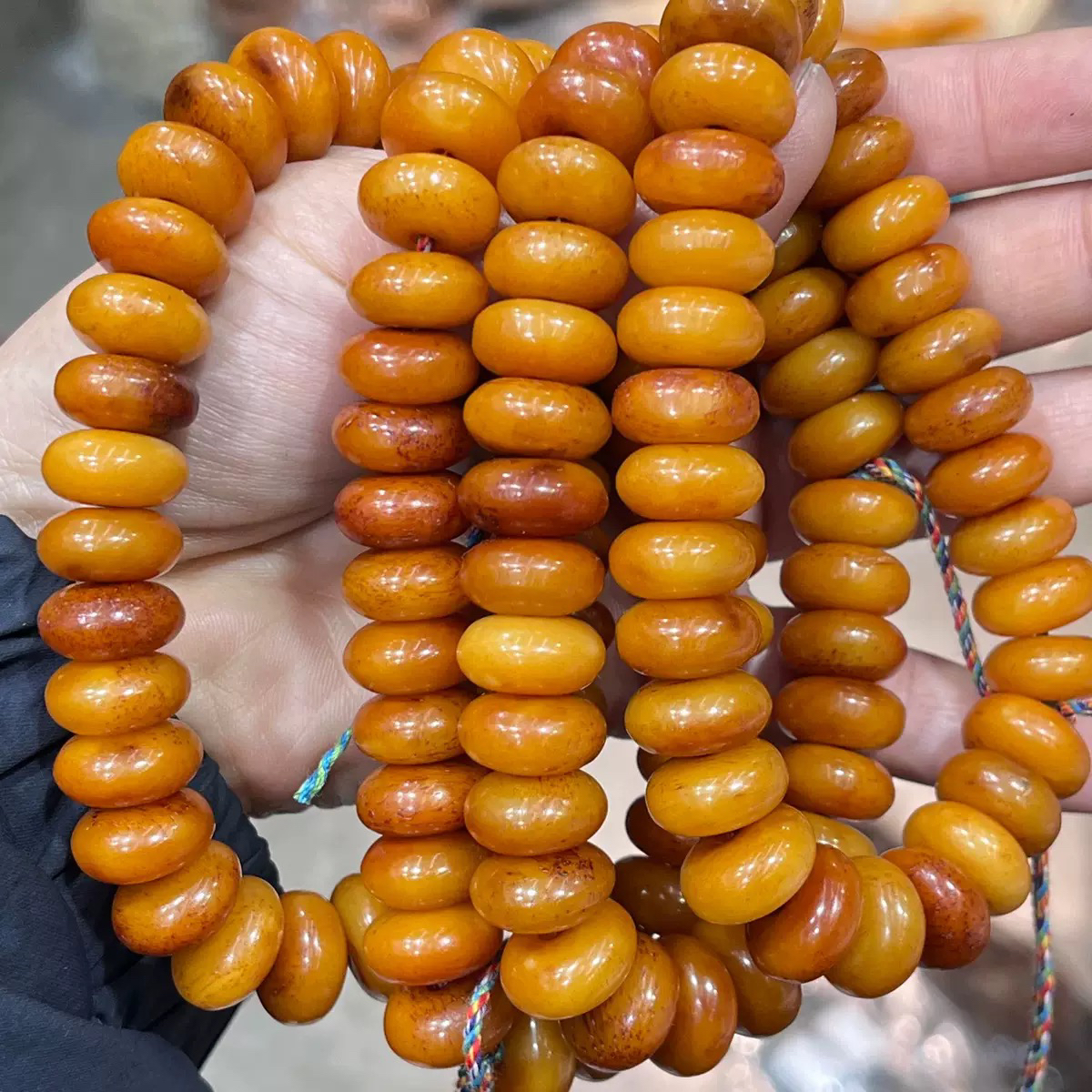 文玩藏区回流驼骨（散珠）雕刻飞碟珠手串手持文玩手串黄色开片