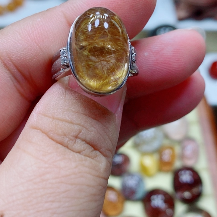 未镶嵌颈饰水晶二**努水晶