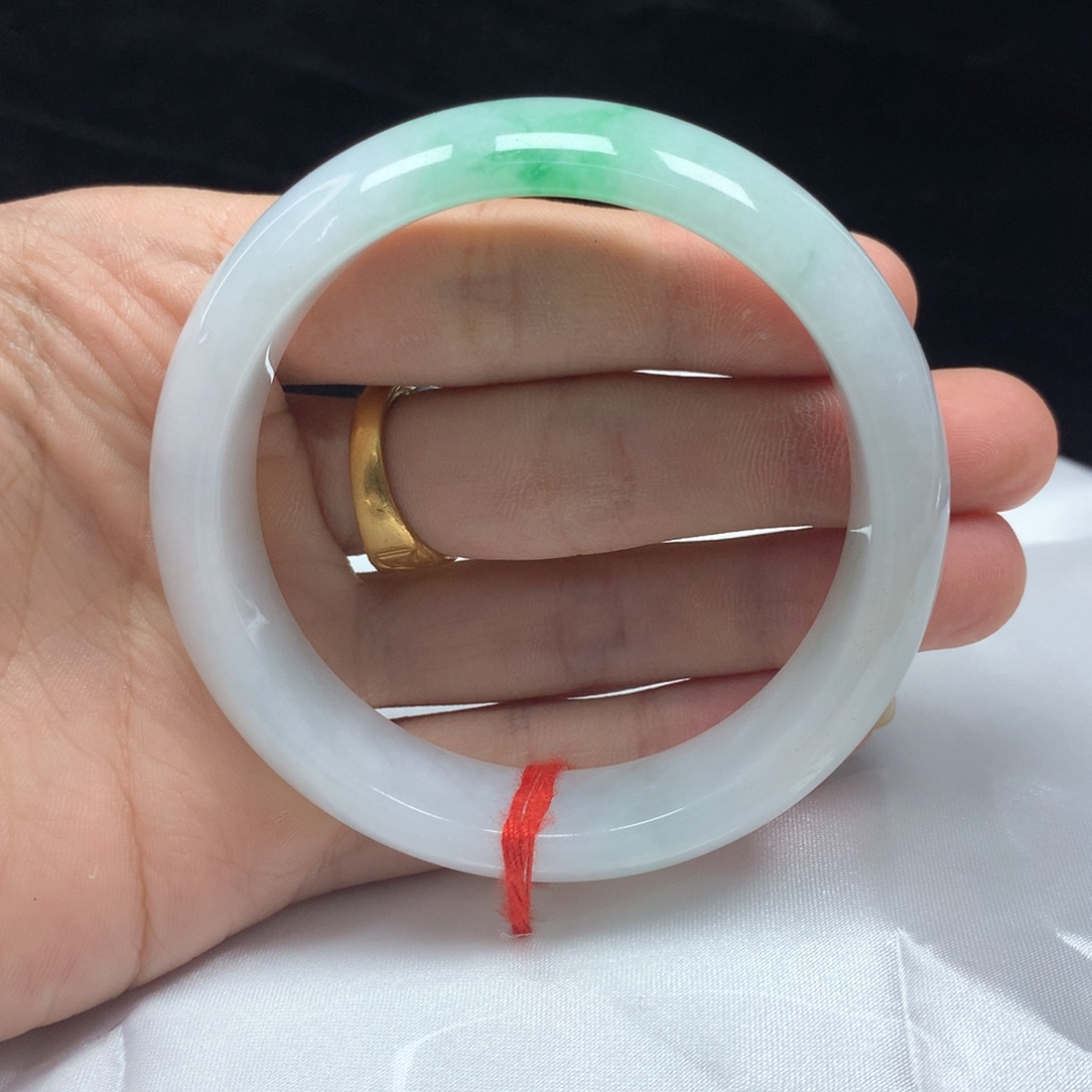 翡翠未镶嵌手镯（圆镯）56.1