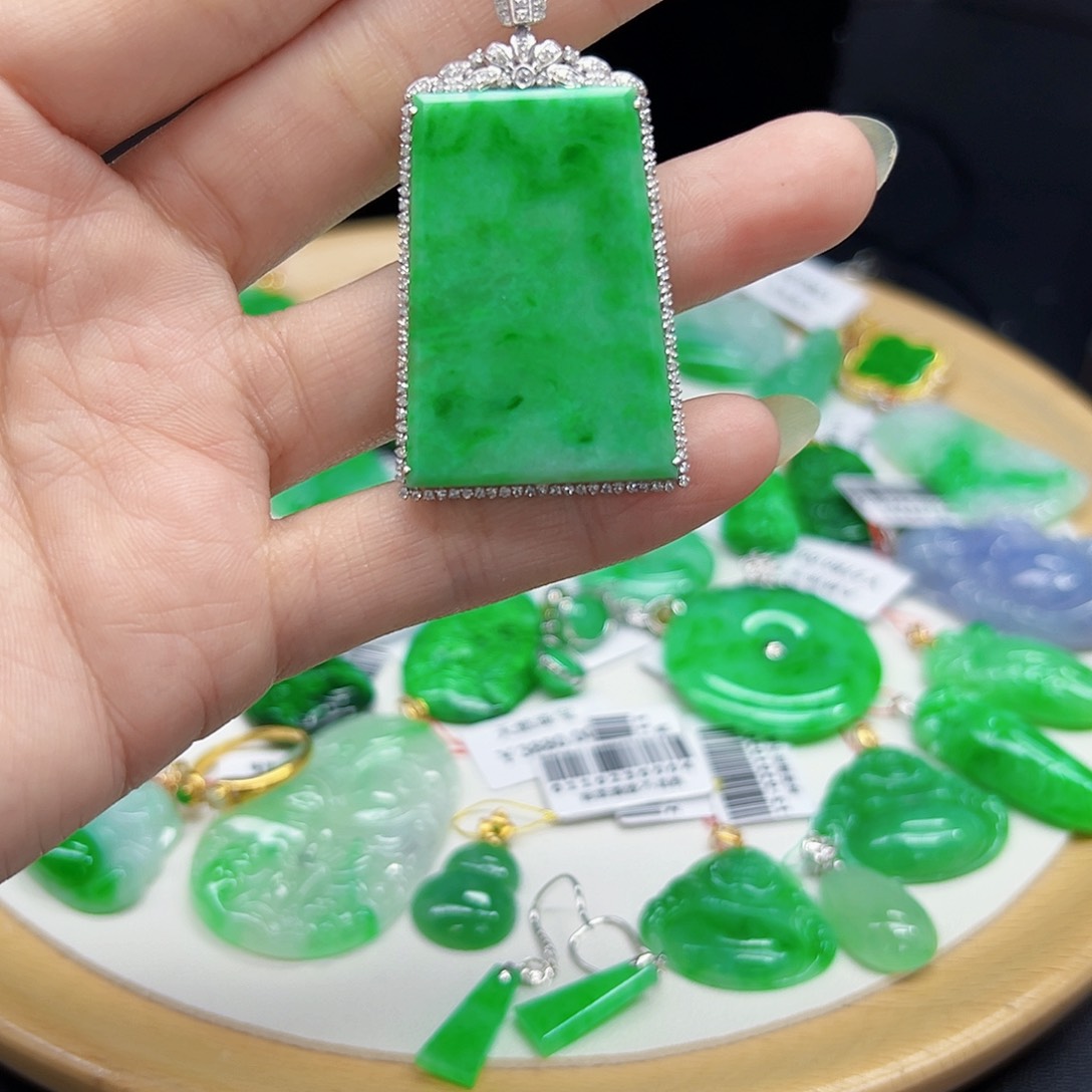 翡翠颈饰18K金镶嵌天然缅料A货