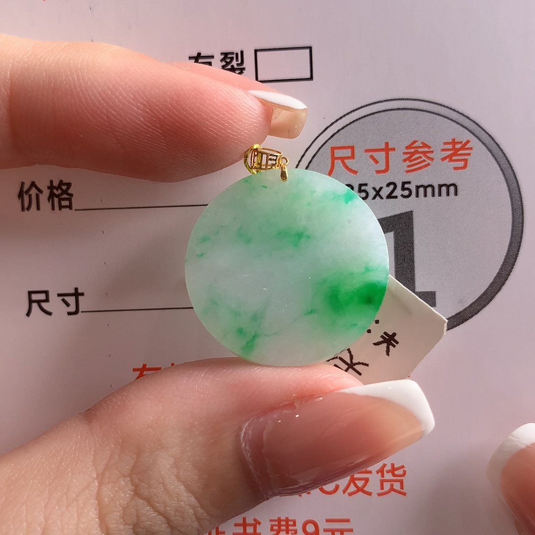 颈饰18K金镶嵌翡翠