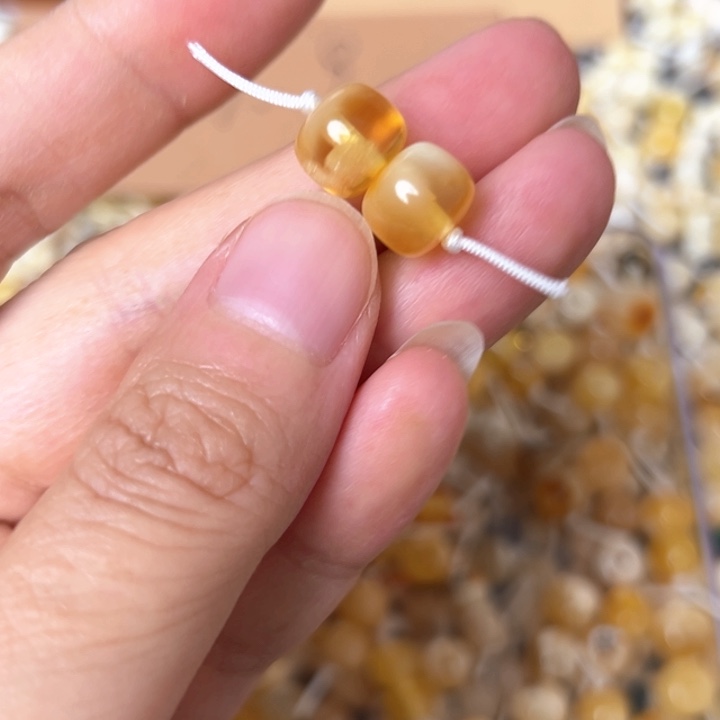 蜜蜡未镶嵌裸石9.3mm一对