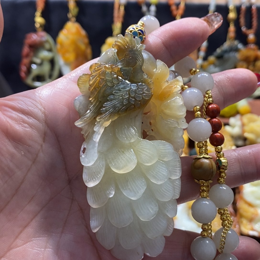 蛇纹石玉颈饰未镶嵌