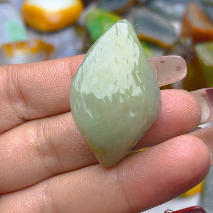 翡翠挂件未镶嵌翡翠