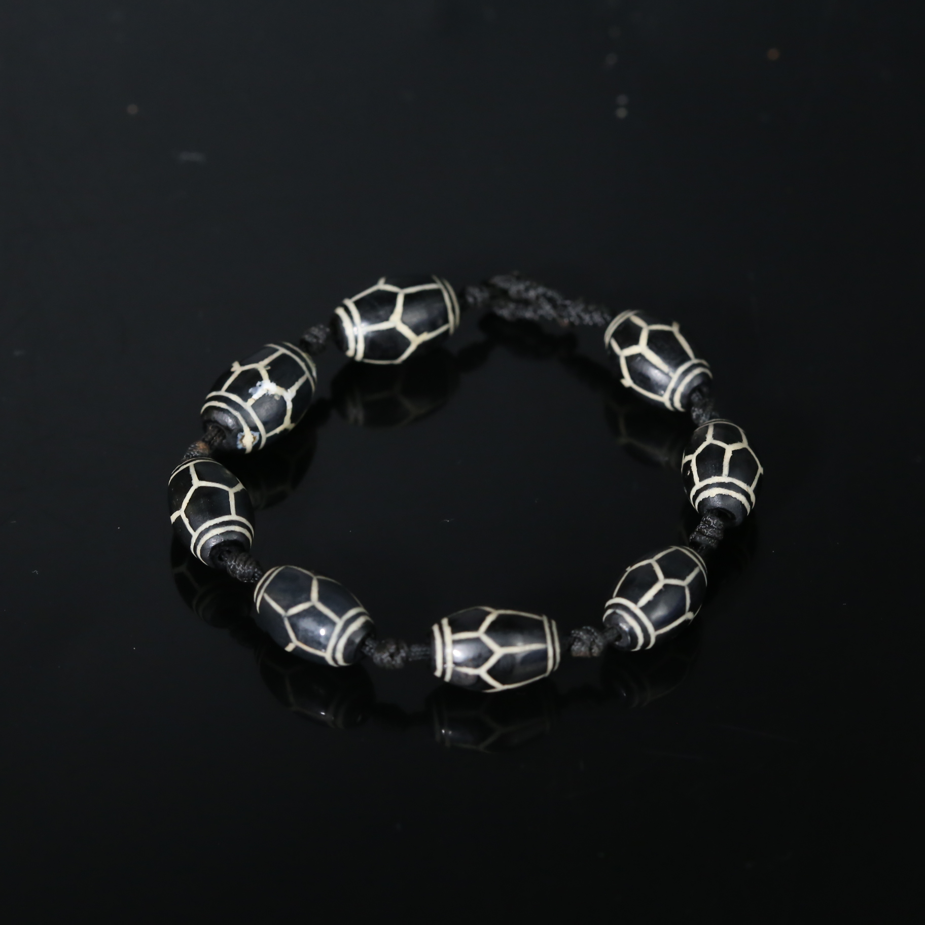 十九世纪蚀花玛瑙珠手串【古珠精选】HAN250812033