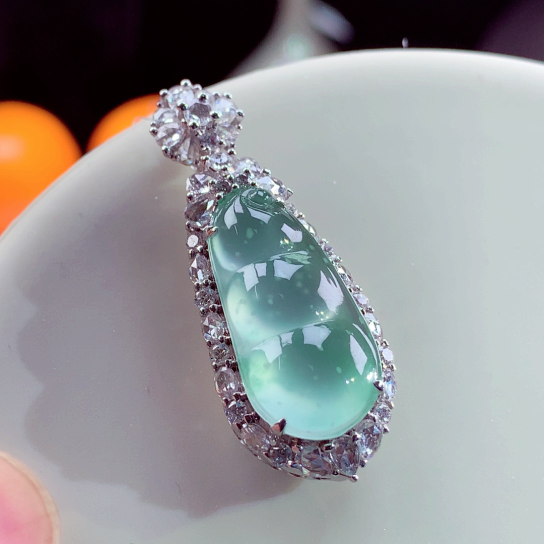 翡翠颈饰18K金镶嵌缅甸天然A货翡翠